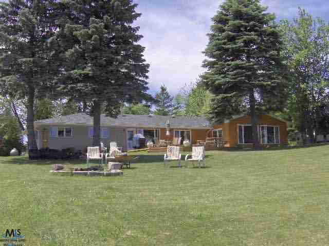 4886 Lakeshore Road Deckerville, MI 48427 - Photo 1 of 12 31117149.JPG