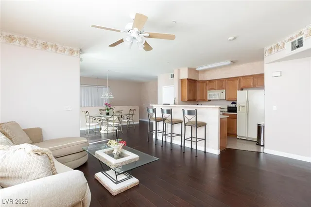 $2,250 | 7185 South Durango Drive, Unit 201, Las Vegas, NV 89113