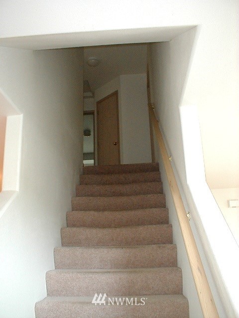 12116 Alexander Road Everett, WA 98204 - Photo 13 of 16 a view of entryway