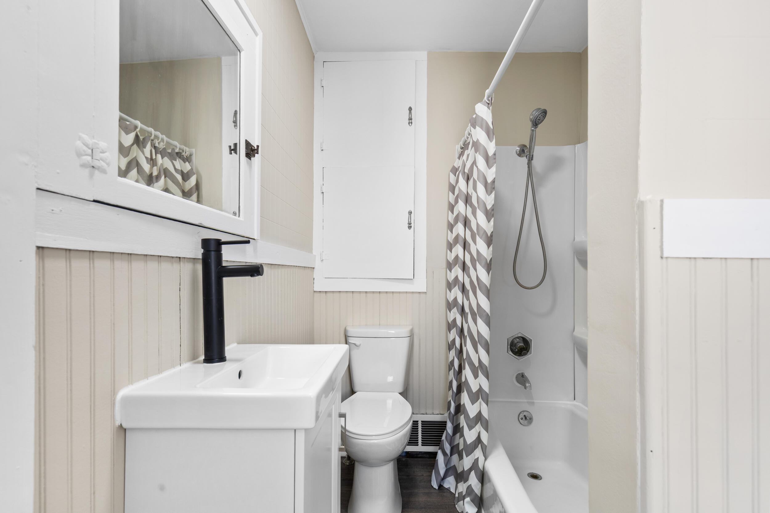 2135 South 14th Street Sheboygan, WI 53081 - Photo 19 of 36 Full Bathroom Upper