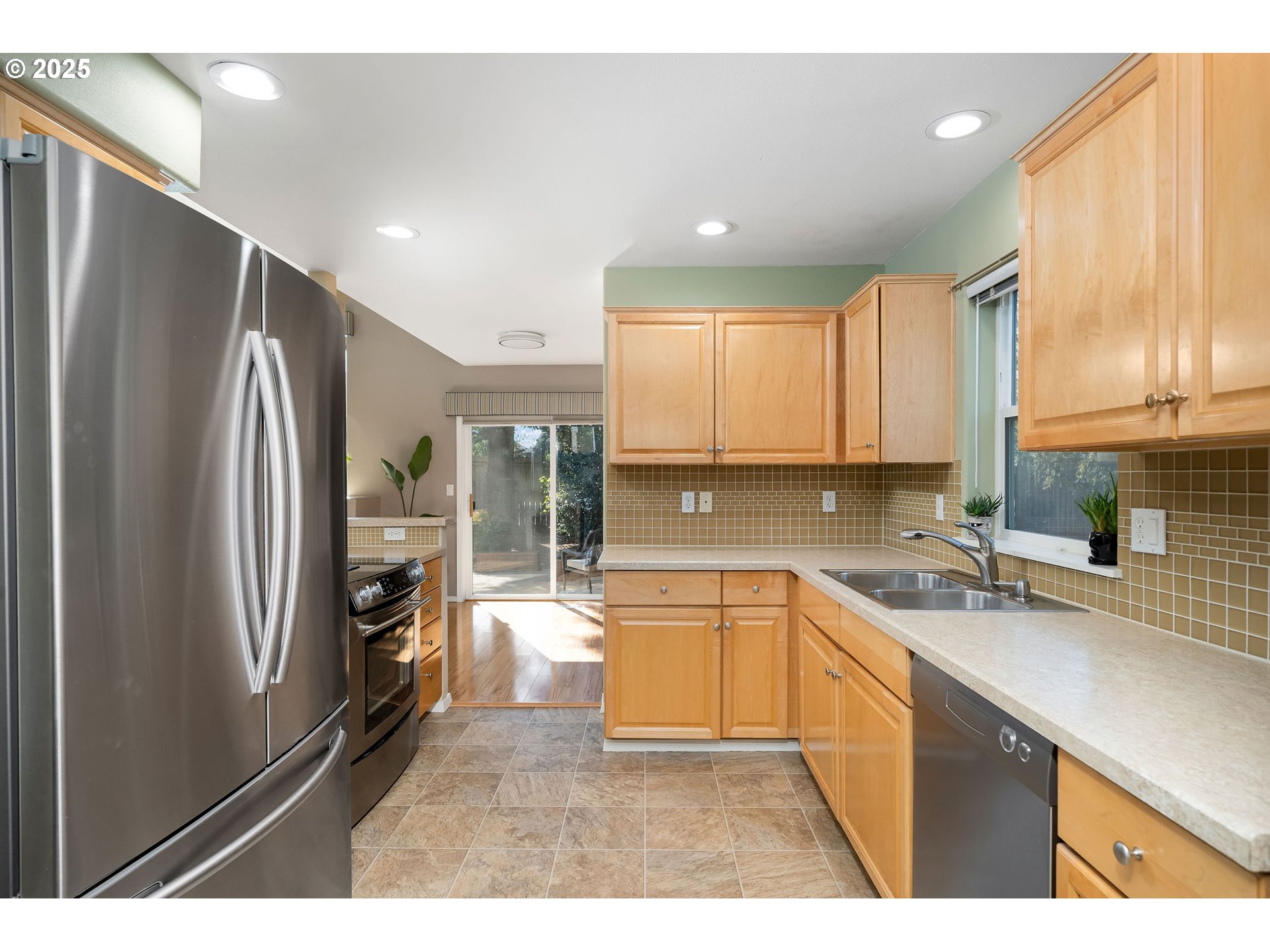 8654 Northeast Rockspring Street Hillsboro, OR 97006 - Photo 11 of 35 Kitchen