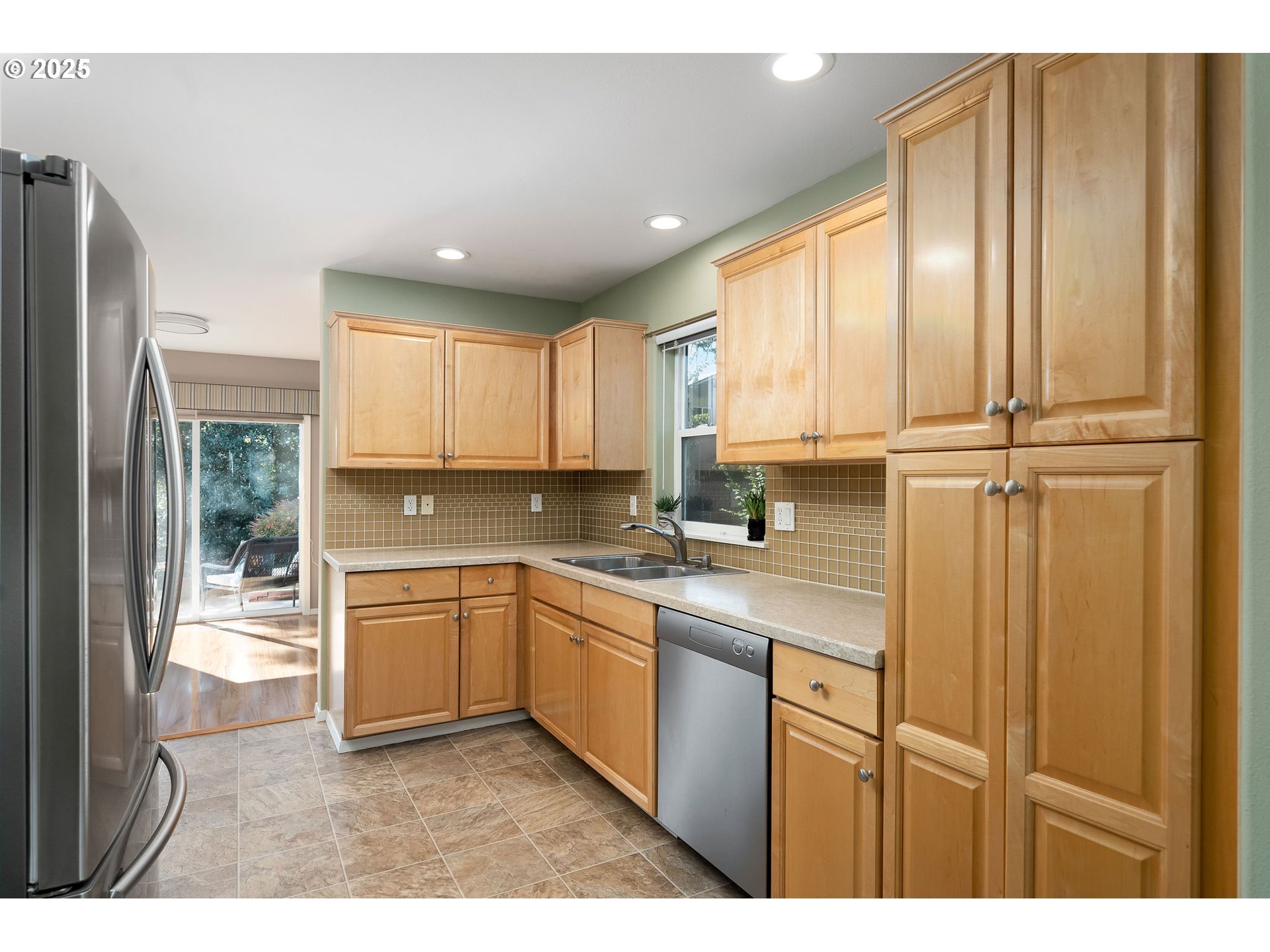 8654 Northeast Rockspring Street Hillsboro, OR 97006 - Photo 12 of 35 Kitchen