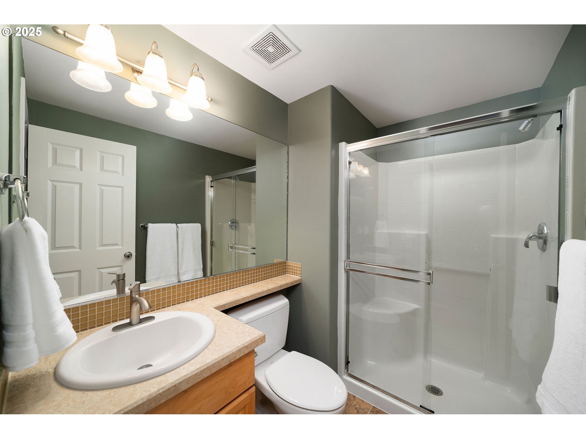 8654 Northeast Rockspring Street Hillsboro, OR 97006 - Photo 15 of 35 Bathroom