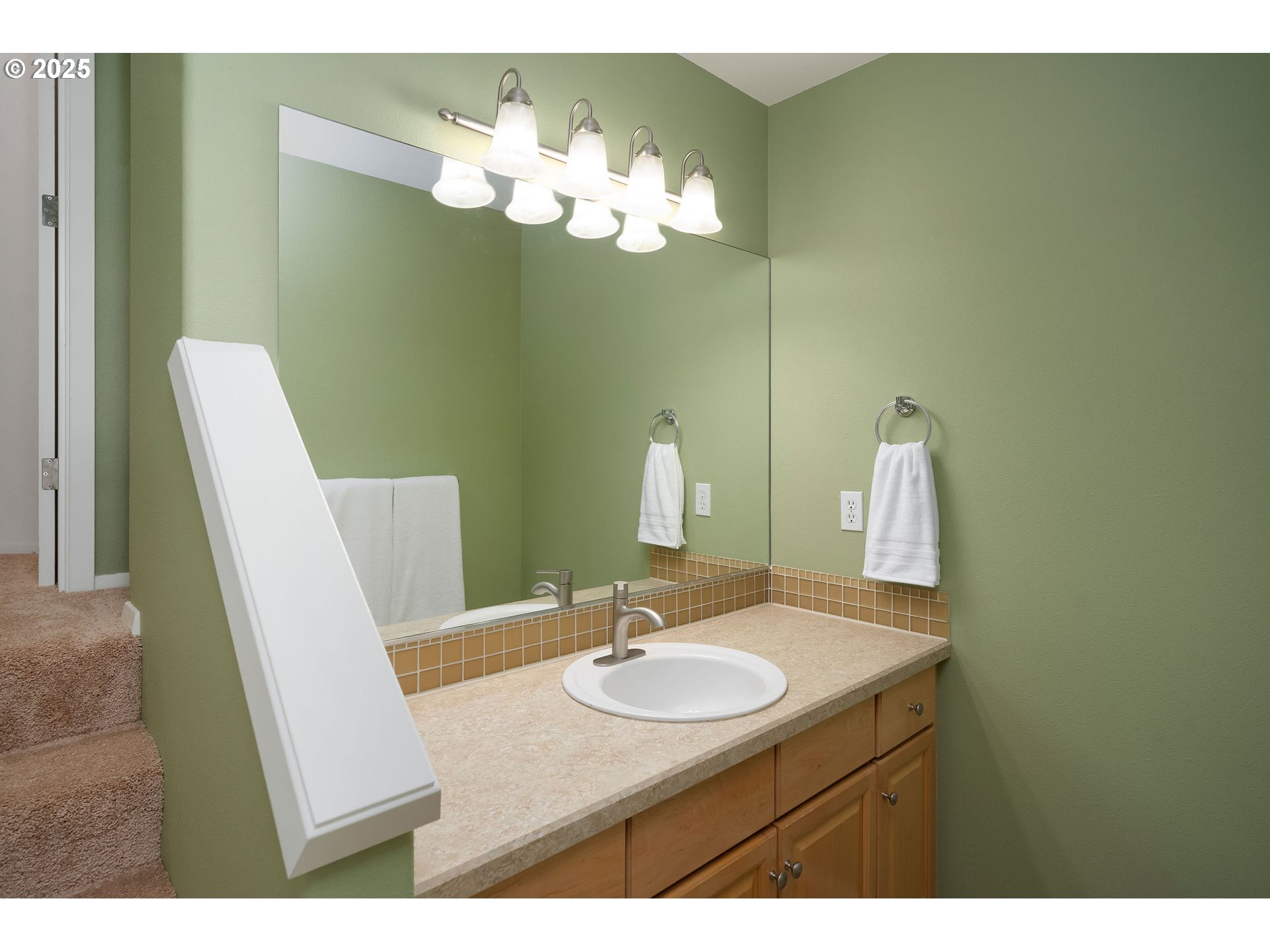 8654 Northeast Rockspring Street Hillsboro, OR 97006 - Photo 19 of 35 Bathroom