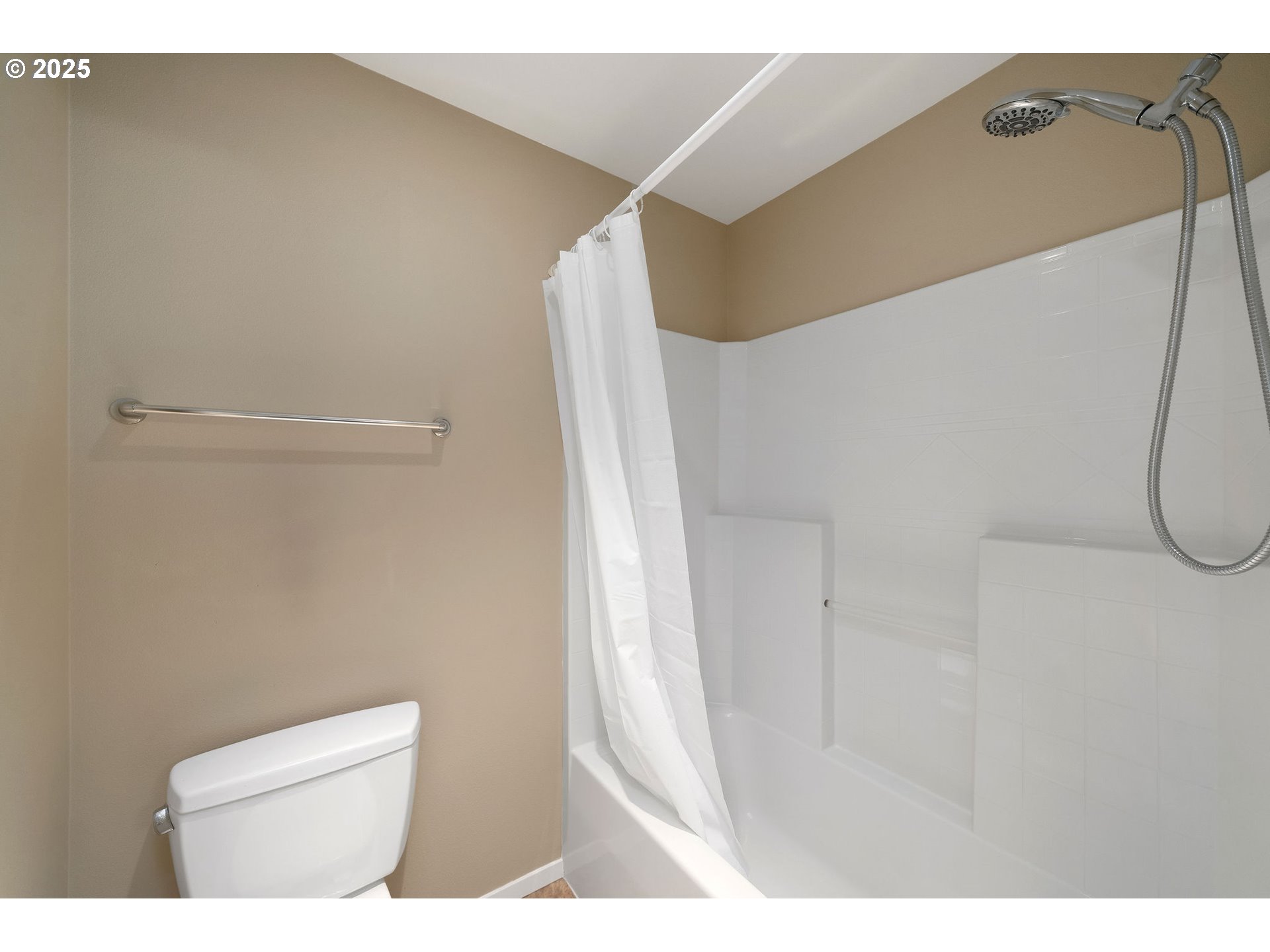 8654 Northeast Rockspring Street Hillsboro, OR 97006 - Photo 20 of 35 Bathroom