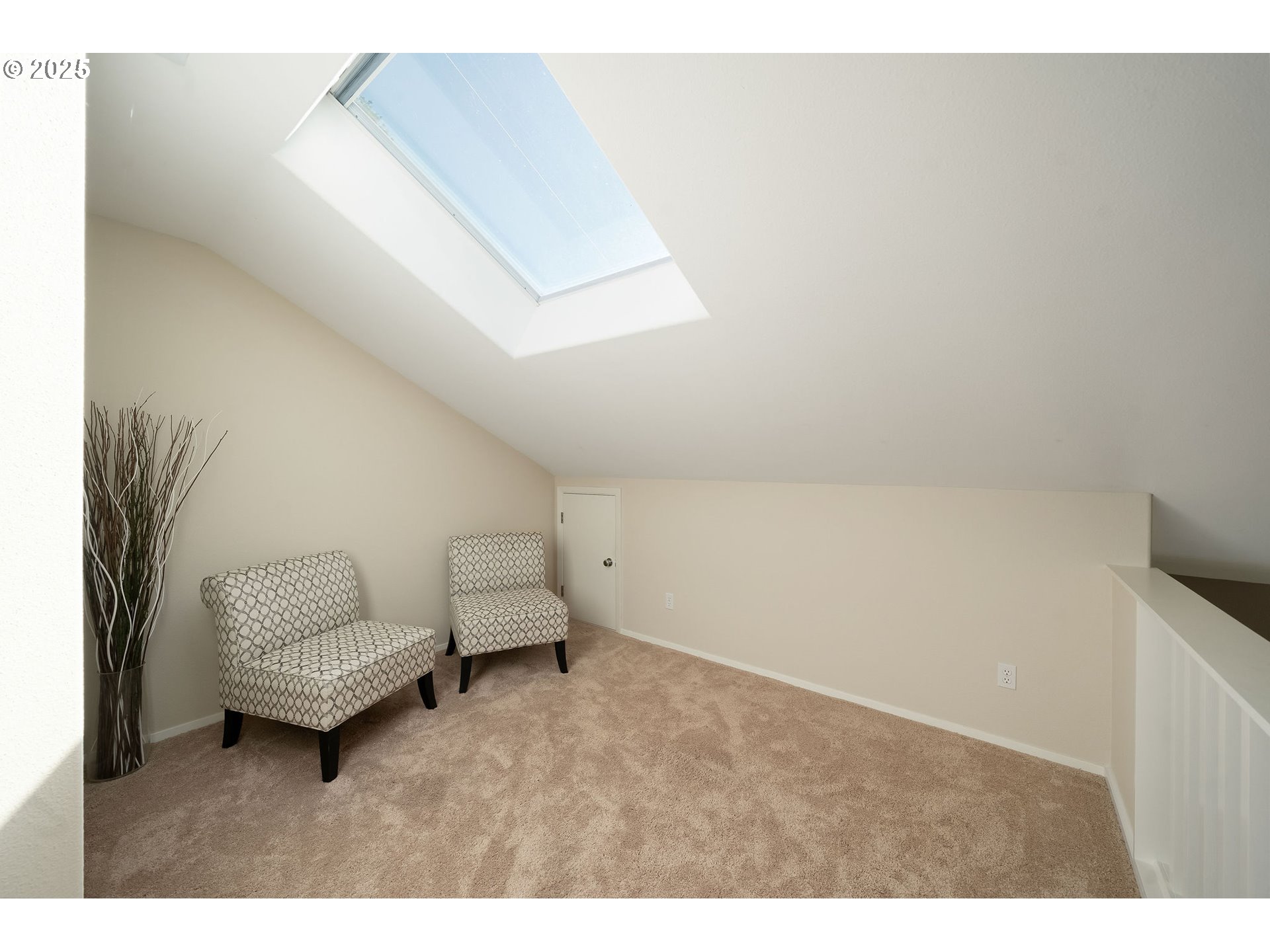 8654 Northeast Rockspring Street Hillsboro, OR 97006 - Photo 23 of 35 Loft