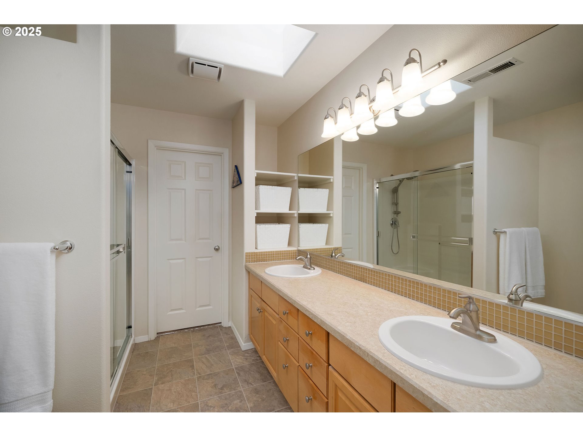 8654 Northeast Rockspring Street Hillsboro, OR 97006 - Photo 28 of 35 Bathroom