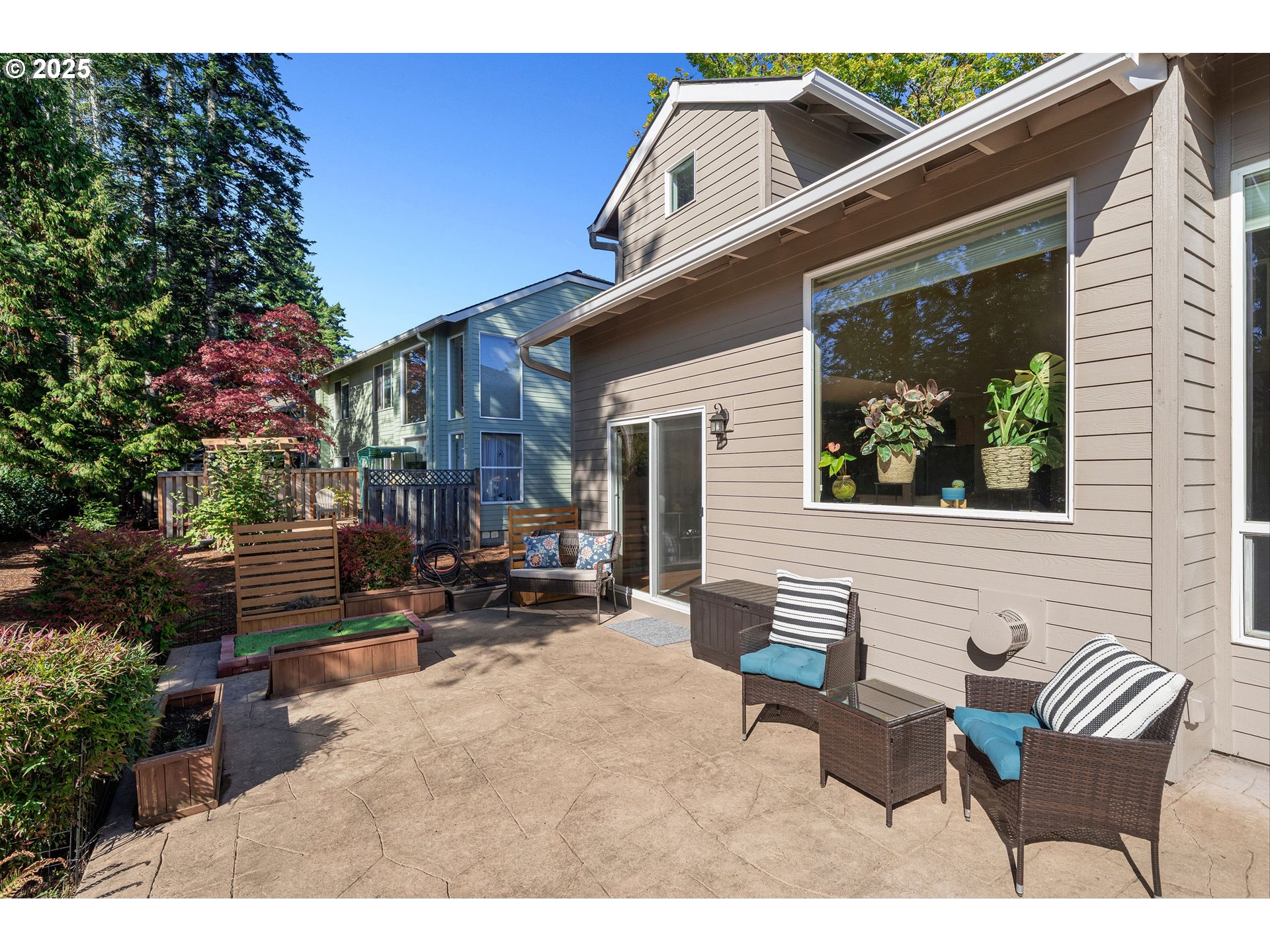 8654 Northeast Rockspring Street Hillsboro, OR 97006 - Photo 31 of 35 Patio