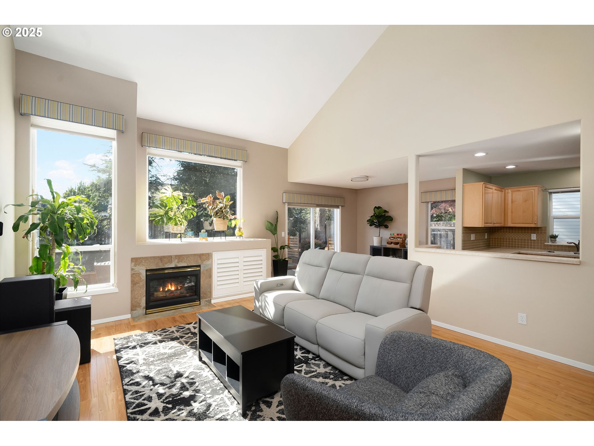 8654 Northeast Rockspring Street Hillsboro, OR 97006 - Photo 4 of 35 Living Room