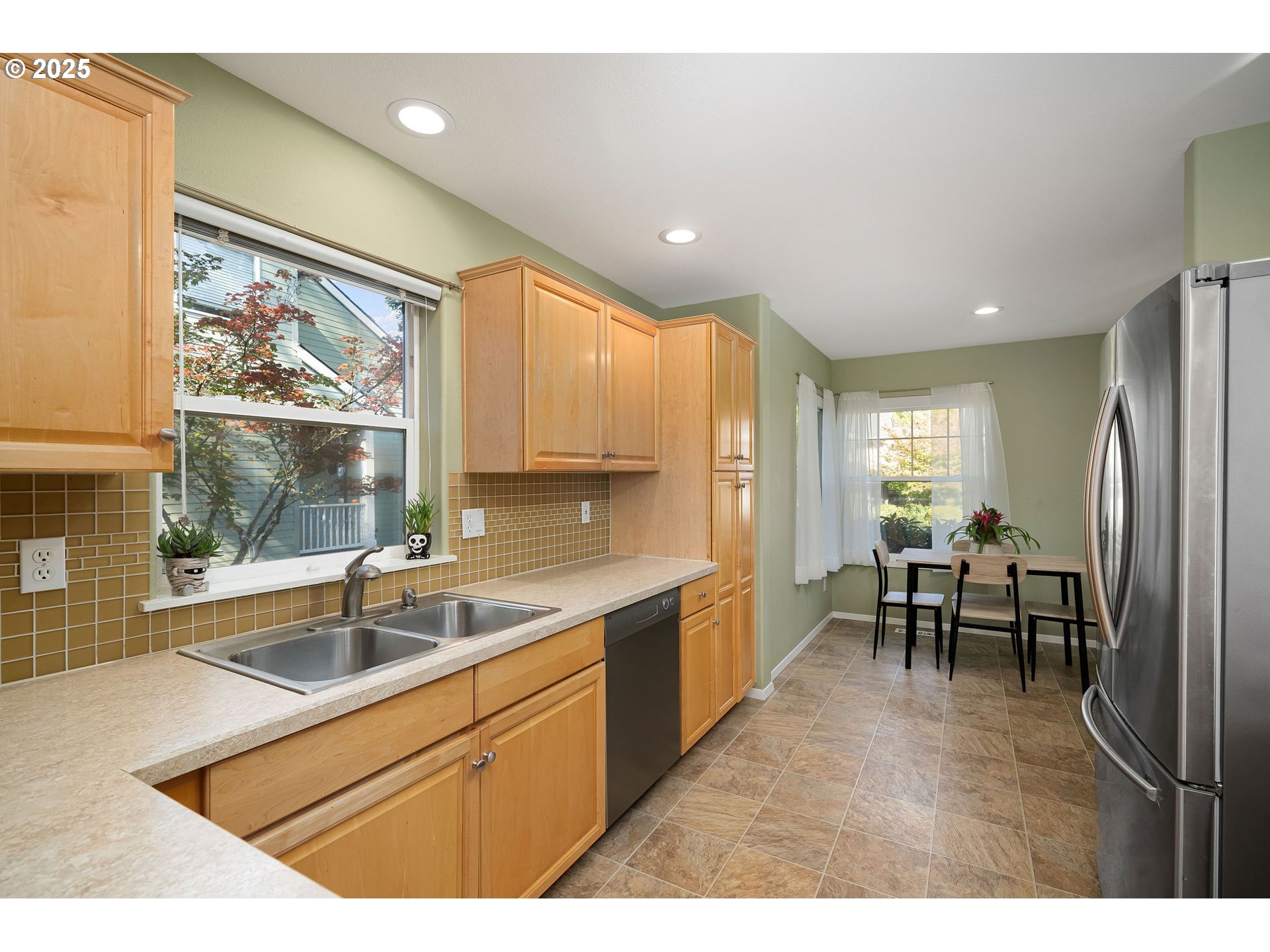 8654 Northeast Rockspring Street Hillsboro, OR 97006 - Photo 10 of 35 Kitchen