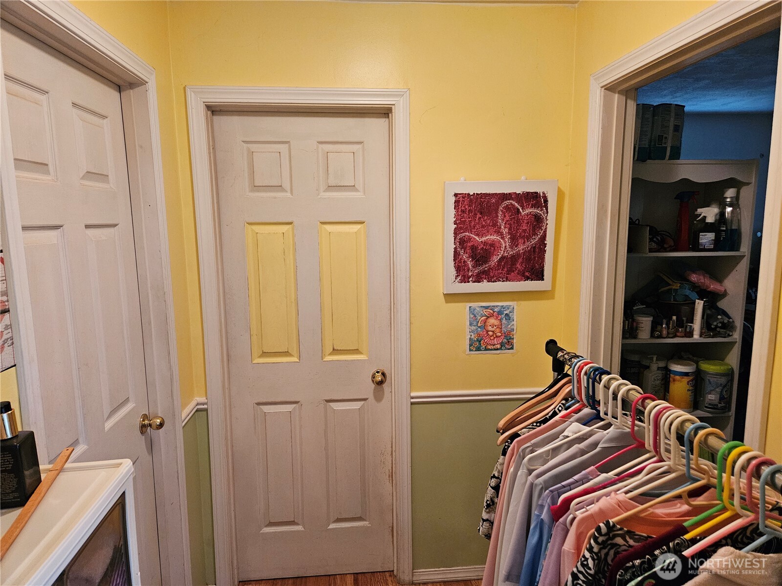 1535 Broad Street Mount Vernon, WA 98274 - Photo 16 of 17 a bedroom with a bed and a window