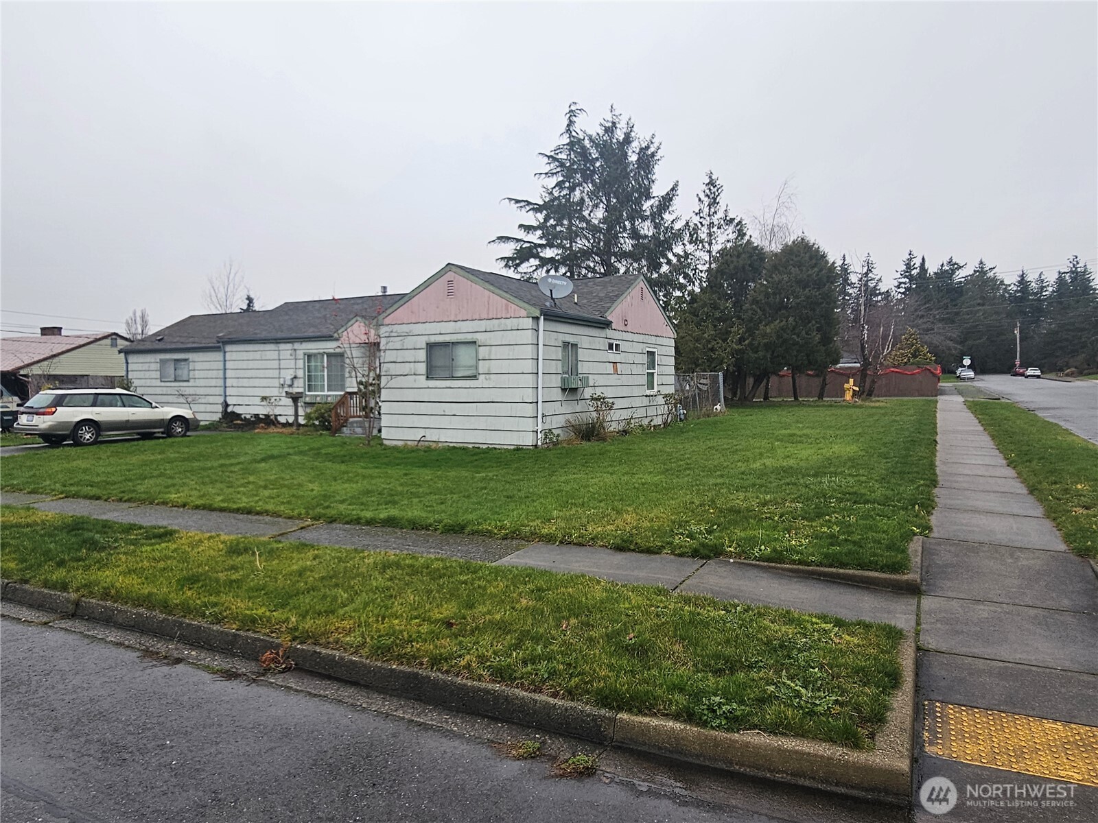 1535 Broad Street Mount Vernon, WA 98274 - Photo 2 of 17 a view of a house with a yard and sitting area