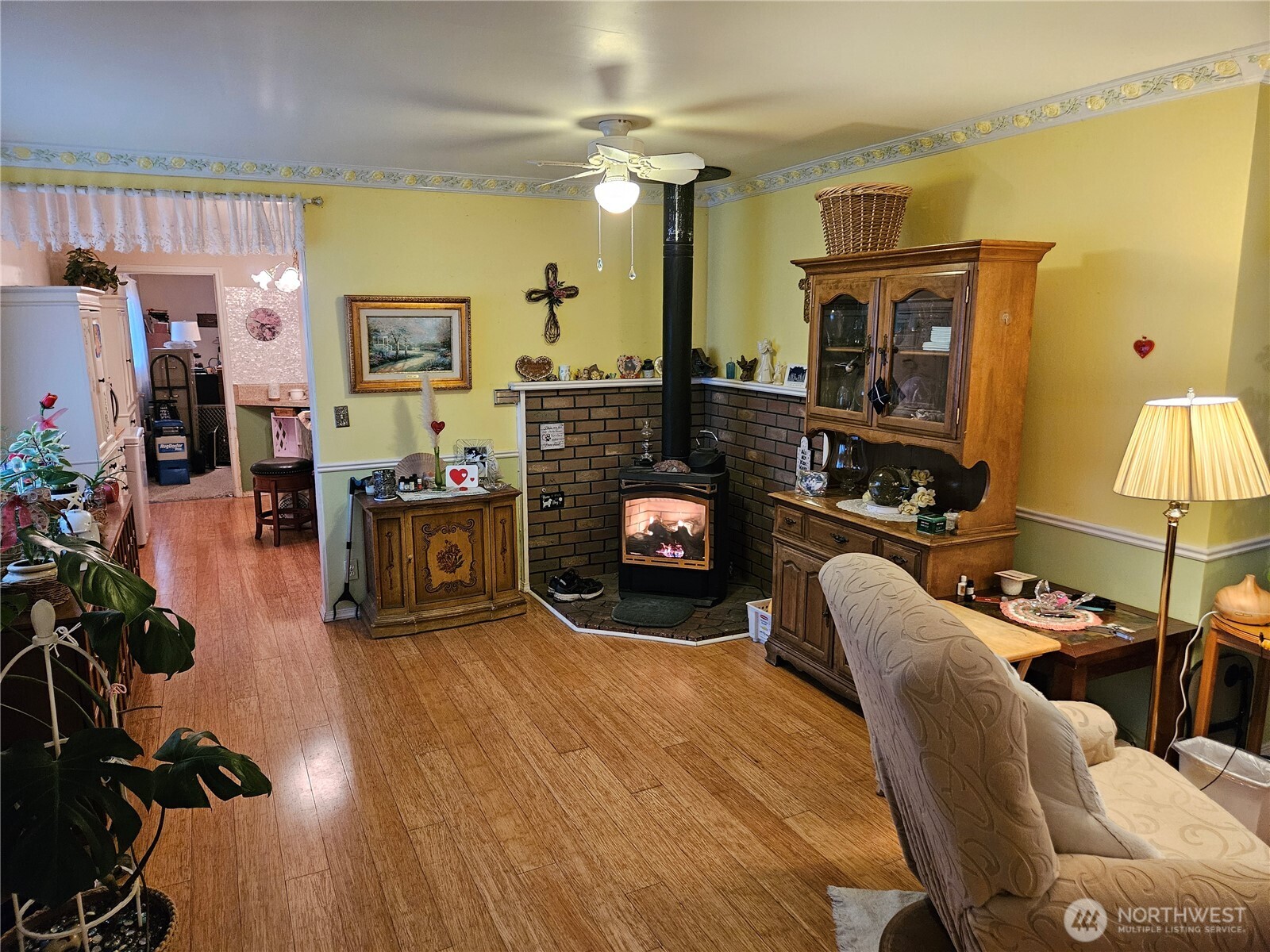1535 Broad Street Mount Vernon, WA 98274 - Photo 7 of 17 a bedroom with furniture and a wooden floor
