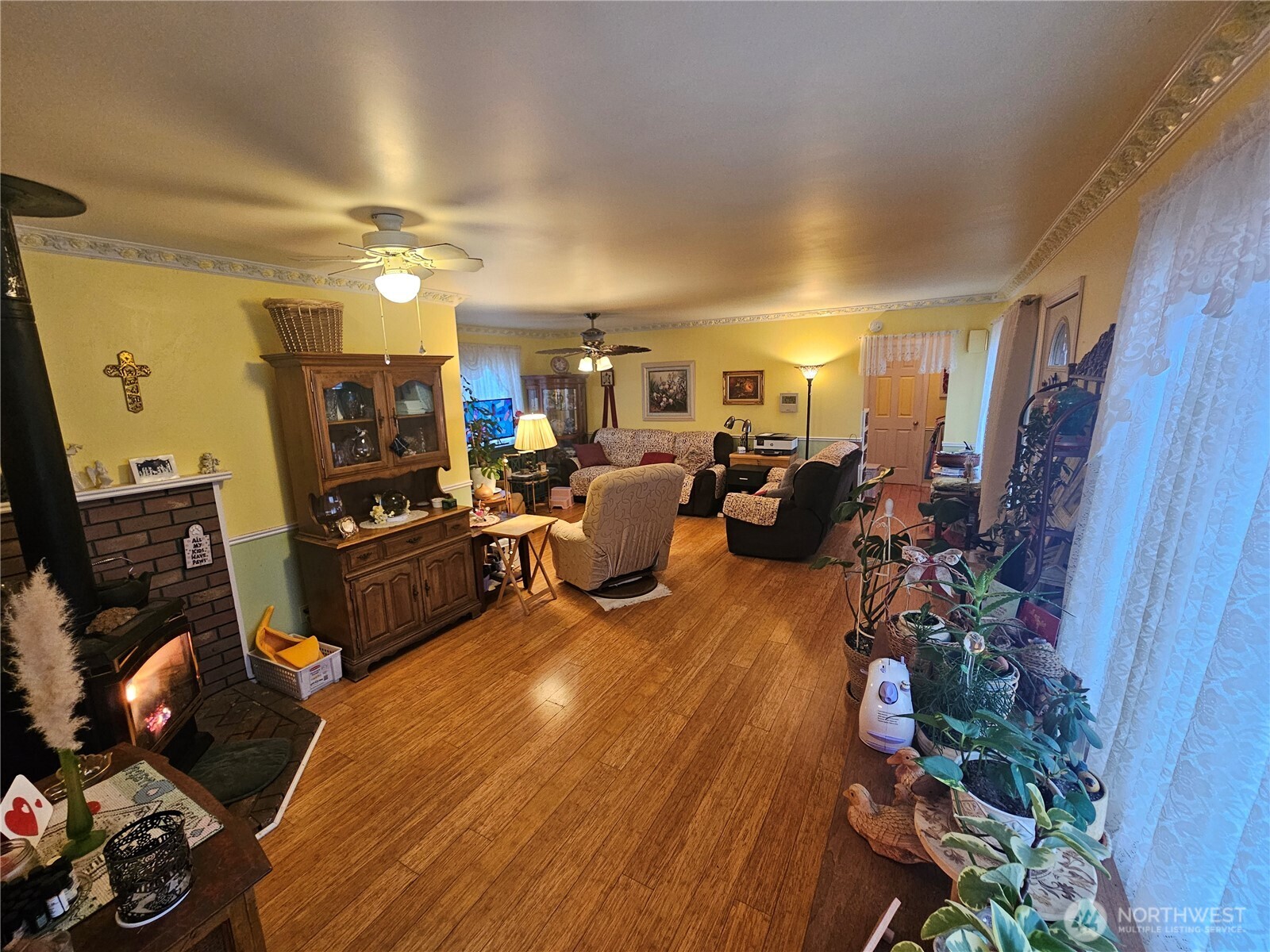 1535 Broad Street Mount Vernon, WA 98274 - Photo 10 of 17 a view of a room with gym equipment