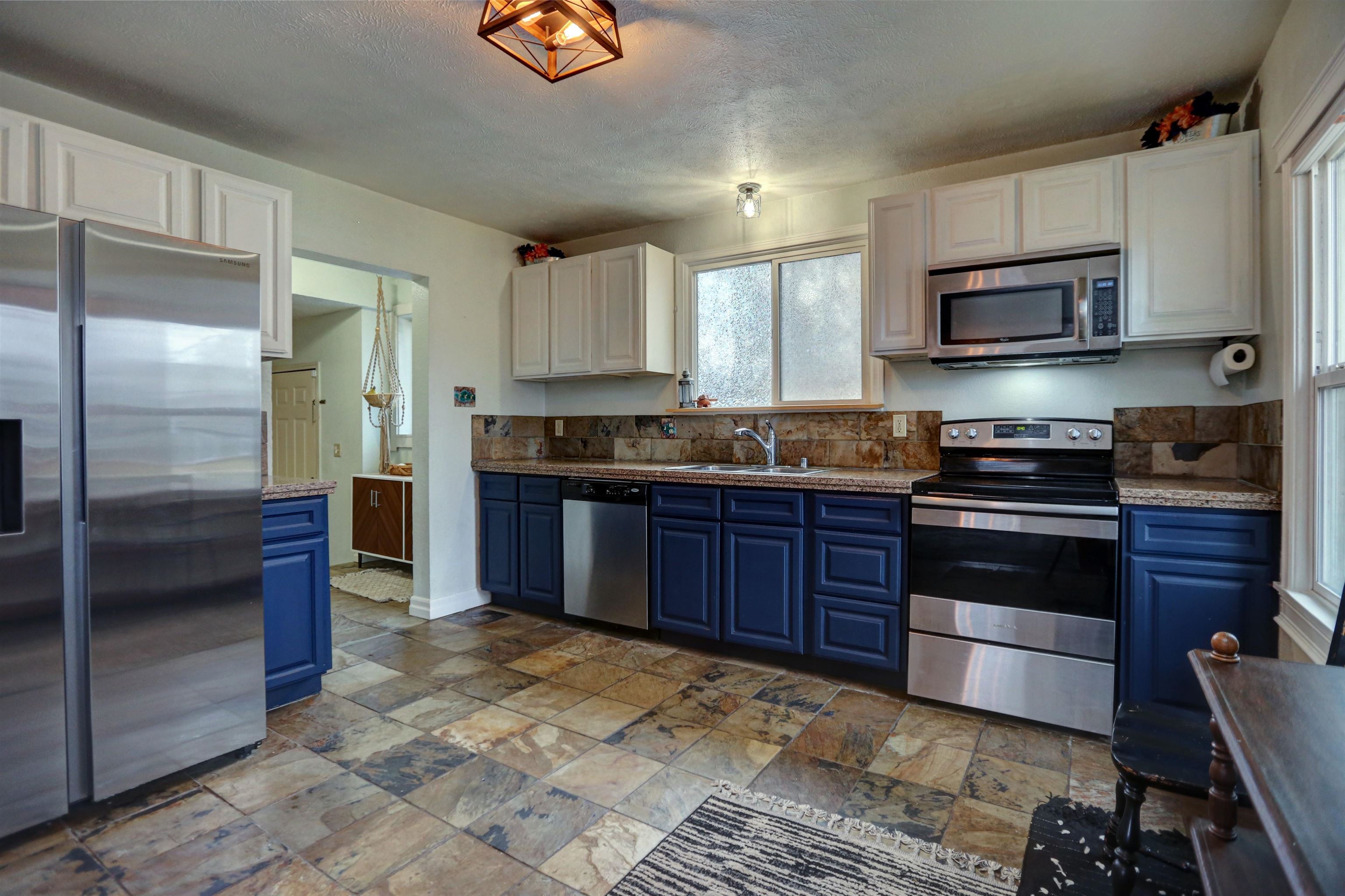 1027 East Wabash Avenue Spokane, WA 99207 - Photo 7 of 28