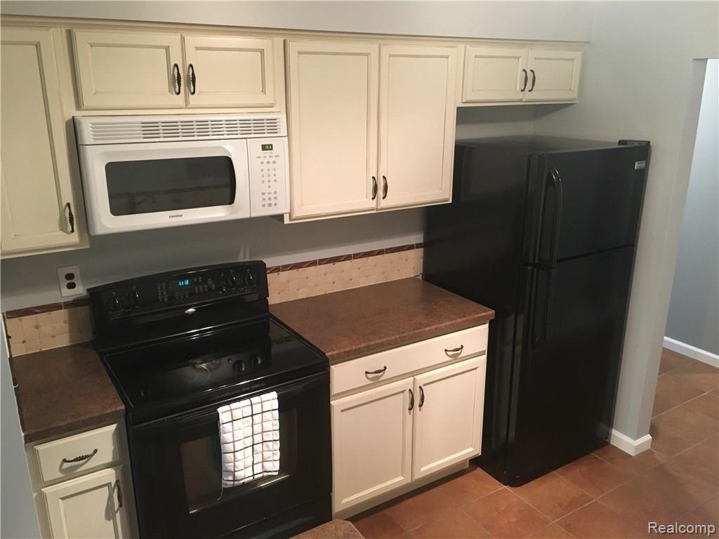 1687 Riverside Drive, Unit U14 Rochester Hills, MI 48309 - Photo 12 of 50