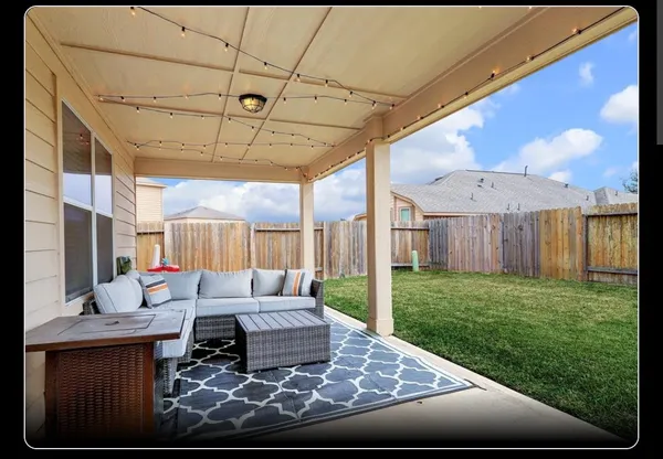 $2,200 | 9815 Opal Rock Drive, Rosharon, TX 77583