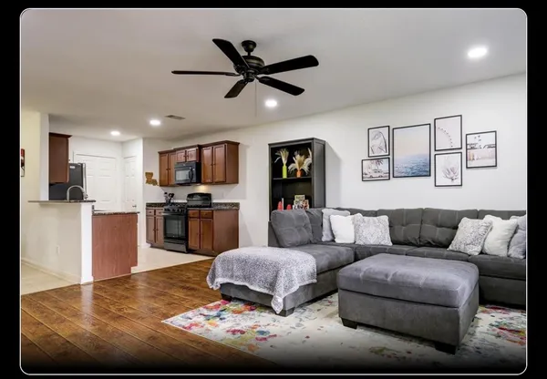 $2,200 | 9815 Opal Rock Drive, Rosharon, TX 77583