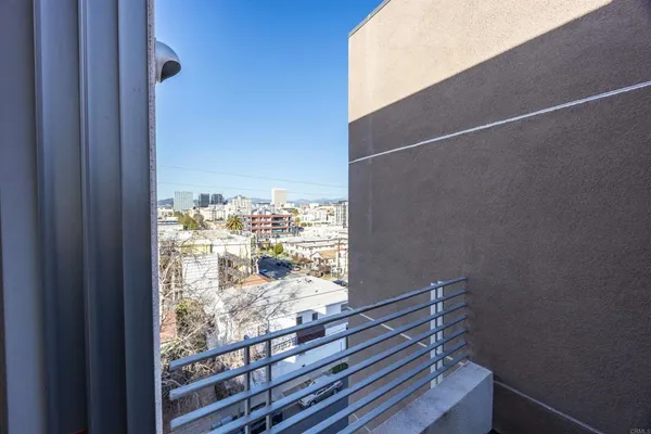 $874,950 | 1101 South Harvard Boulevard, Unit 510, Los Angeles, CA 90006