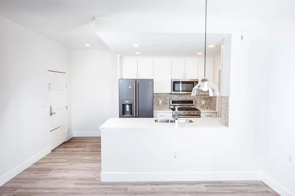 $874,950 | 1101 South Harvard Boulevard, Unit 510, Los Angeles, CA 90006