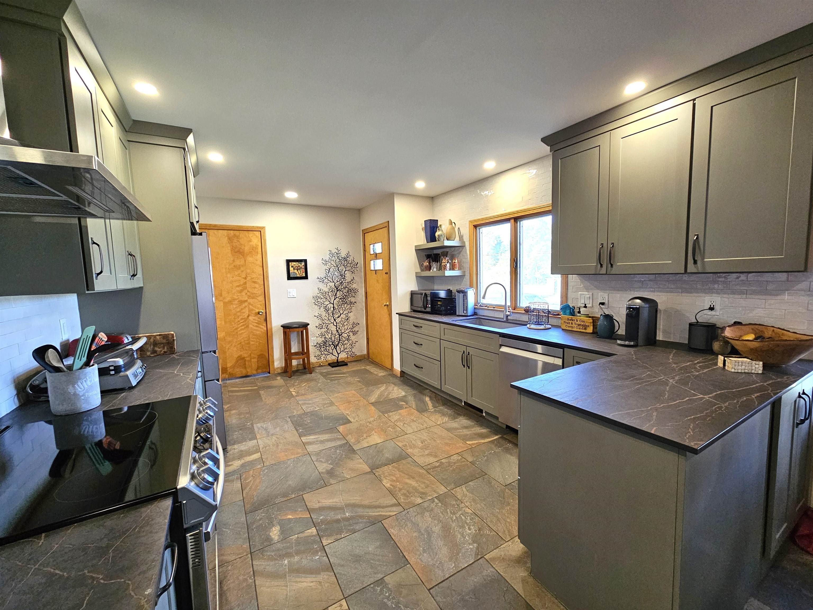 184 Sloan Street Newport, VT 05855 - Photo 7 of 36