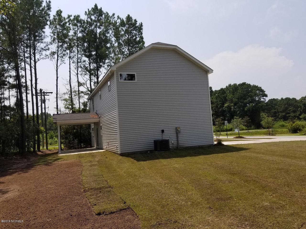 102 Poplar Branch Way Hampstead, NC 28443 - Photo 4 of 22 side.3