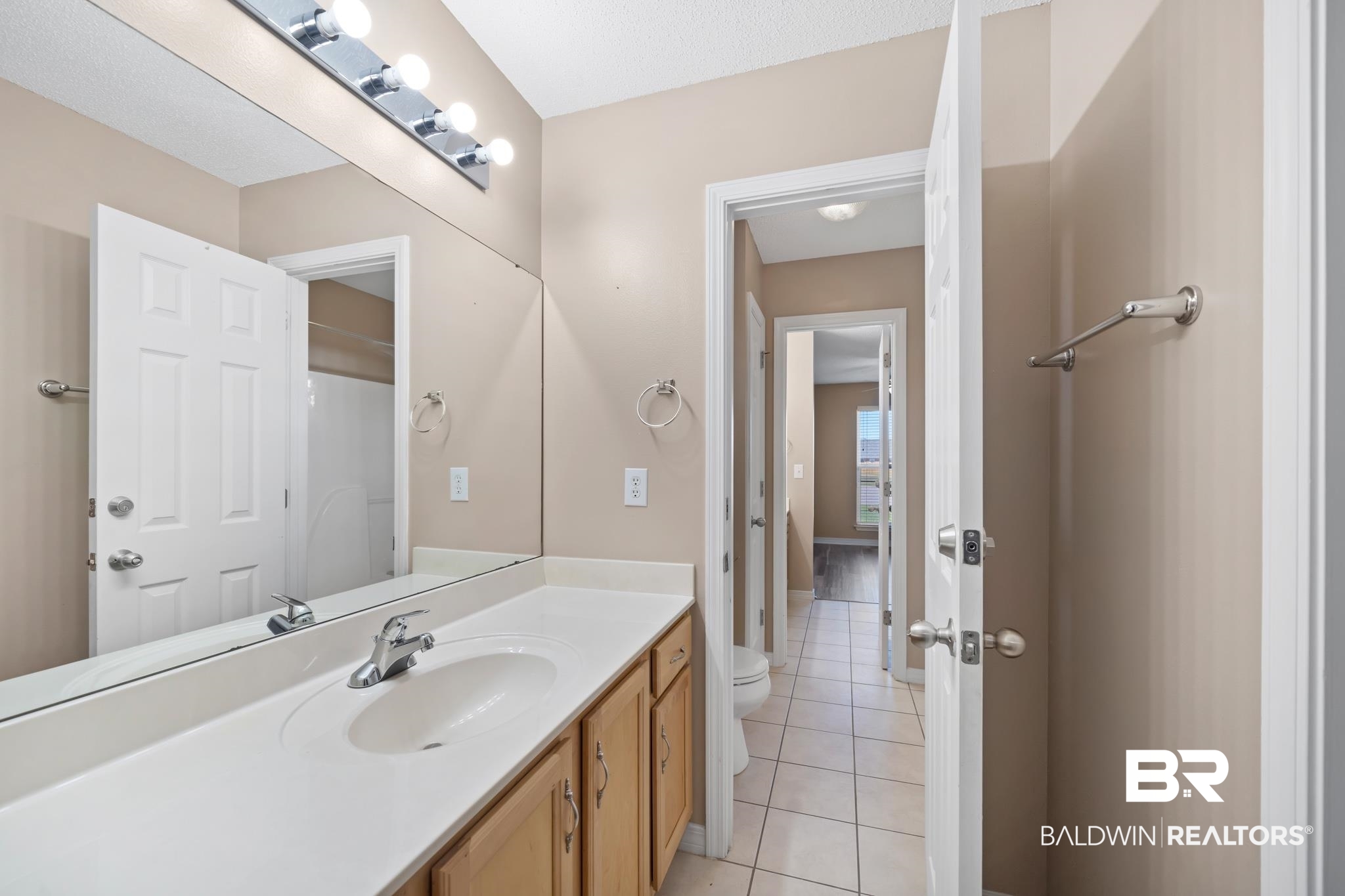 1064 Amazon Drive Foley, AL 36535 - Photo 16 of 26 Guest bath