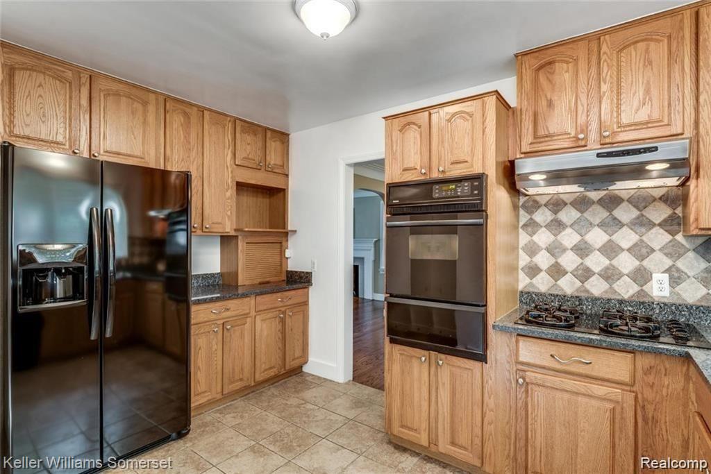 15111 Stahelin Road Detroit, MI 48223 - Photo 14 of 24