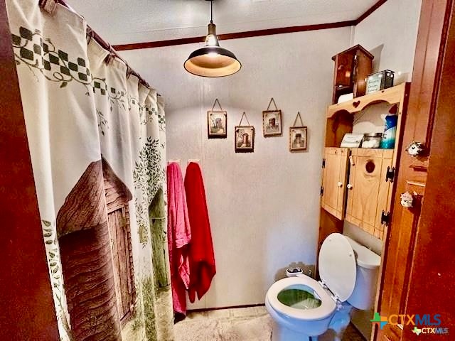 103 Forest View Drive Victoria, TX 77905 - Photo 12 of 20 a bathroom with a sink and toilet