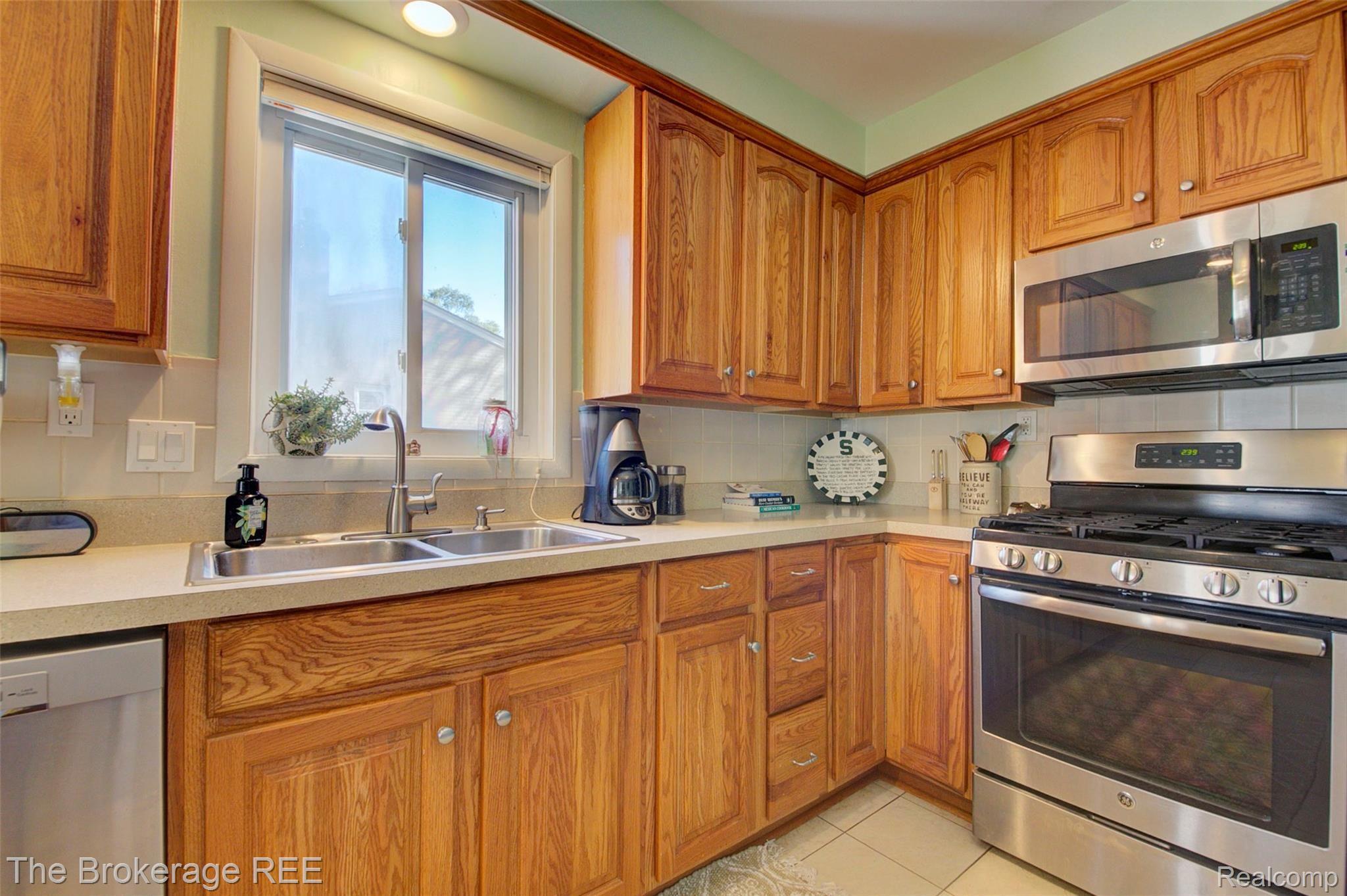 340 Thalia Avenue Rochester, MI 48307 - Photo 18 of 49 Kitchen6.jpg