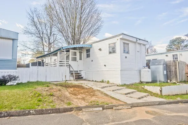 $90,000 | 38 Klondike Avenue, Westfield, MA 01085