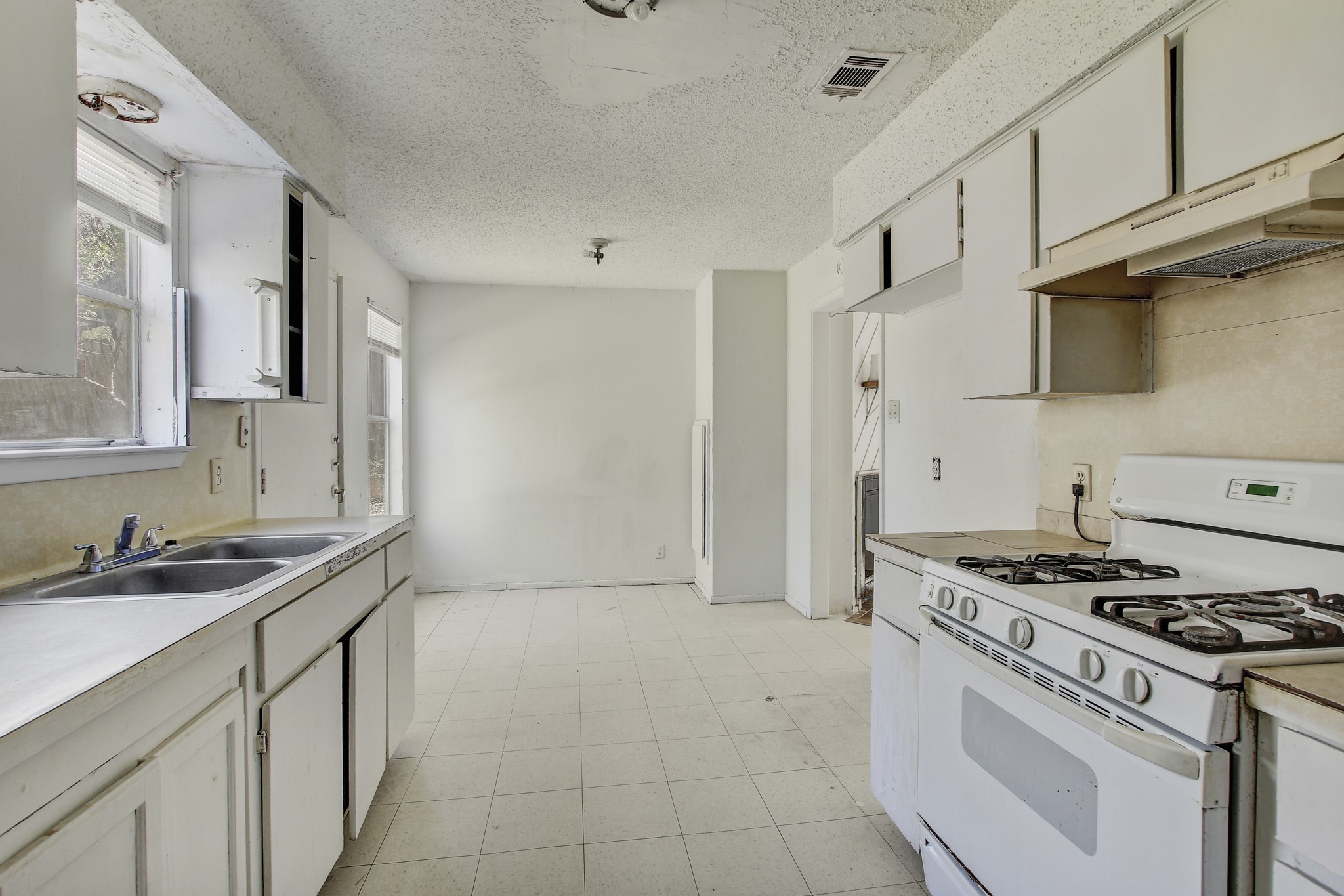 6207 Adalee Avenue Austin, TX 78723 - Photo 11 of 39