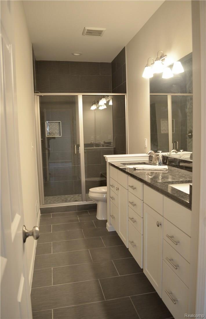 Master bathroom 