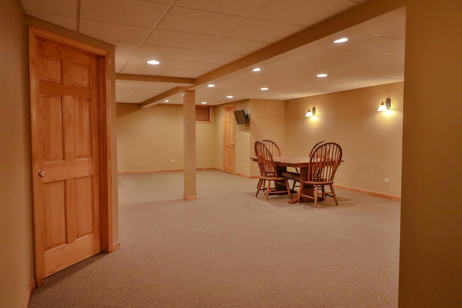 7-n240 West End Road Roselle, IL 60172 - Photo 8 of 37