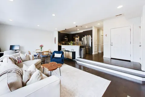 $525,000 | 1402 West Grand Avenue, Unit 3, Chicago, IL 60642