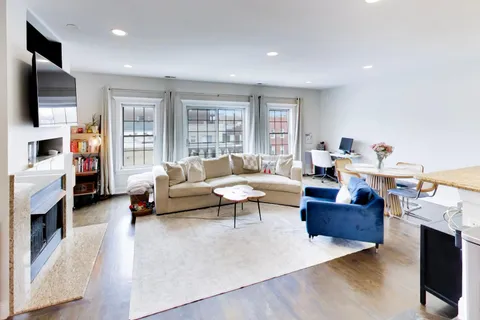 $525,000 | 1402 West Grand Avenue, Unit 3, Chicago, IL 60642