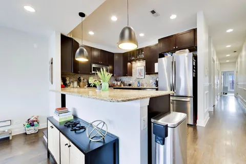 $525,000 | 1402 West Grand Avenue, Unit 3, Chicago, IL 60642