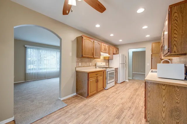 $2,300 | 46 Ingleshire Road, Montgomery, IL 60538