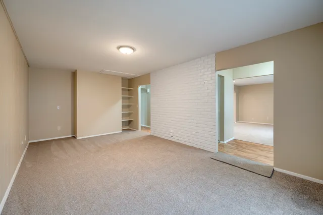 $2,300 | 46 Ingleshire Road, Montgomery, IL 60538