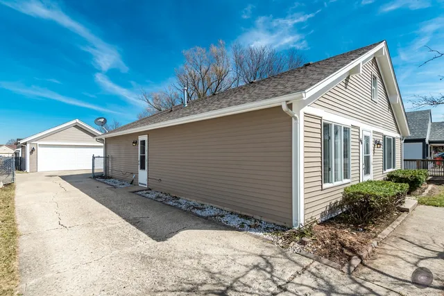 $2,300 | 46 Ingleshire Road, Montgomery, IL 60538