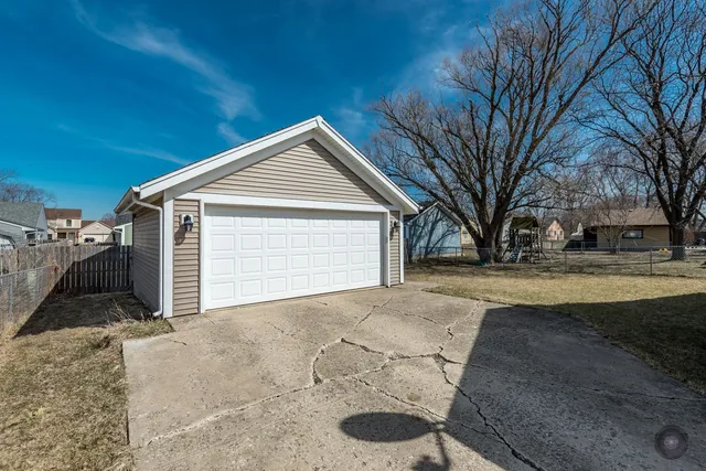 $2,300 | 46 Ingleshire Road, Montgomery, IL 60538