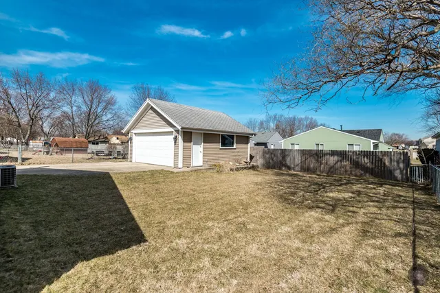 $2,300 | 46 Ingleshire Road, Montgomery, IL 60538