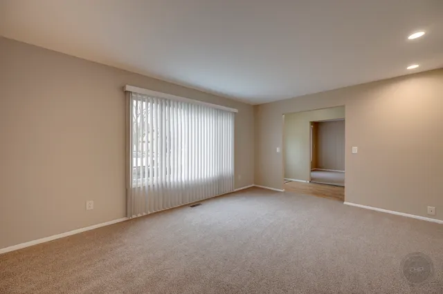 $2,300 | 46 Ingleshire Road, Montgomery, IL 60538