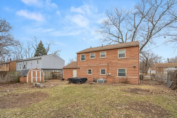 $260,000 | 132 North Pinecrest Road, Bolingbrook, IL 60440