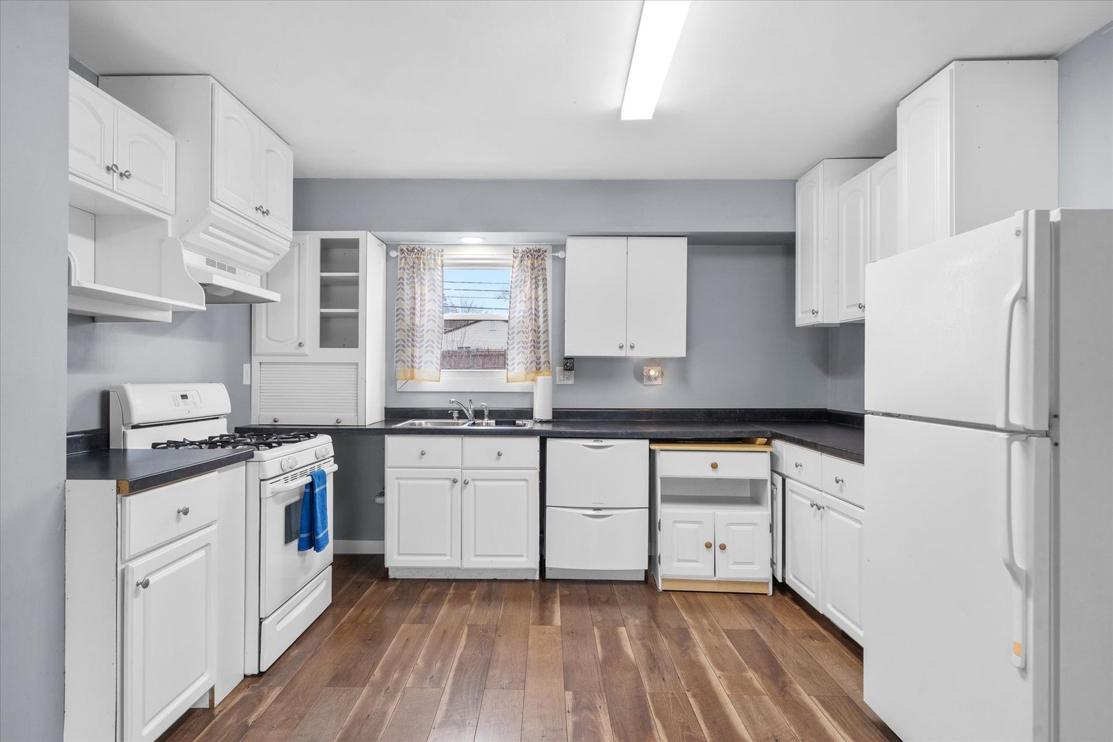 132 North Pinecrest Road Bolingbrook, IL 60440 - Photo 4 of 17