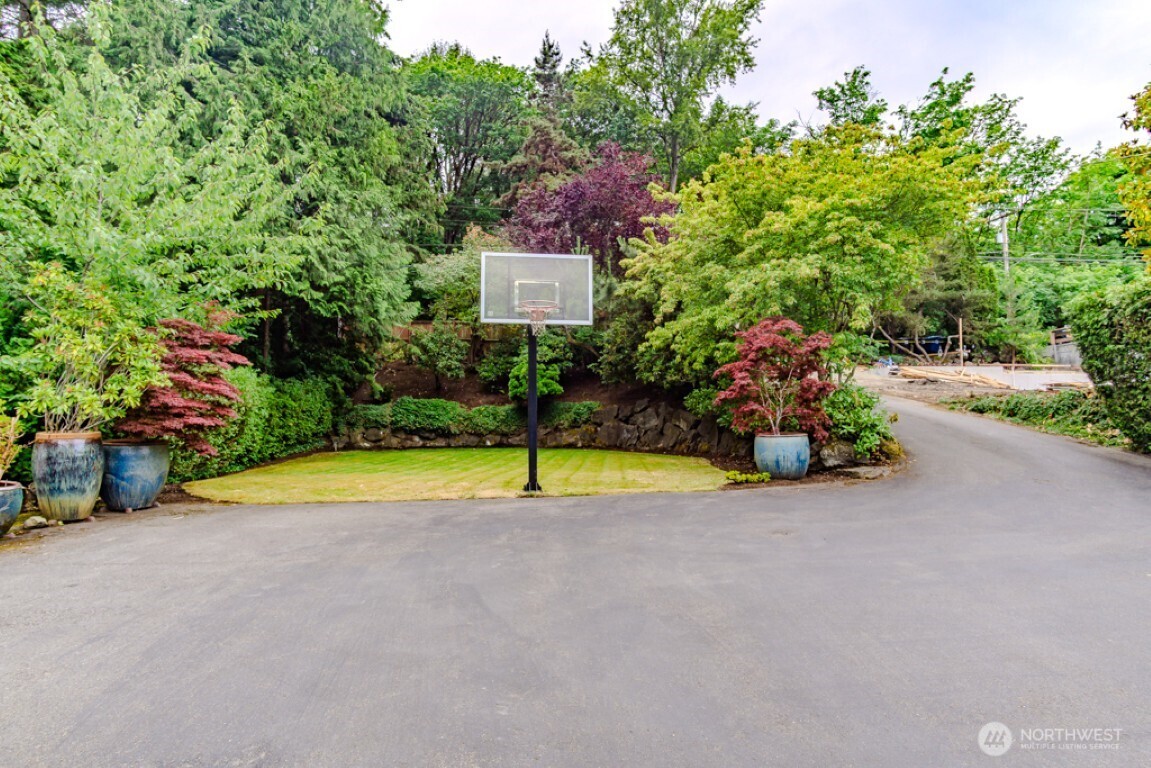 8568 Sand Point Way Northeast Seattle, WA 98115 - Photo 3 of 40