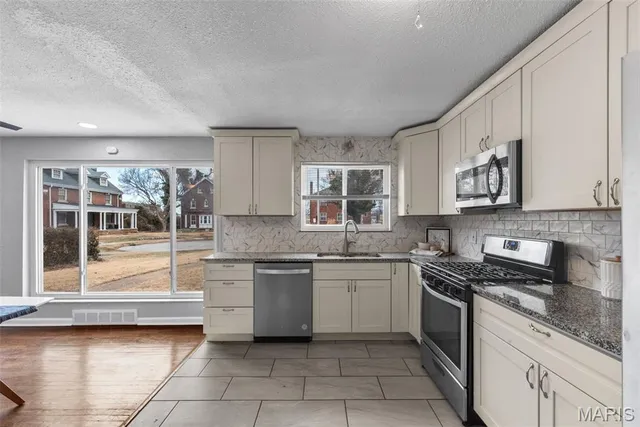 $324,900 | 6064 West Cabanne Place, St. Louis, MO 63112