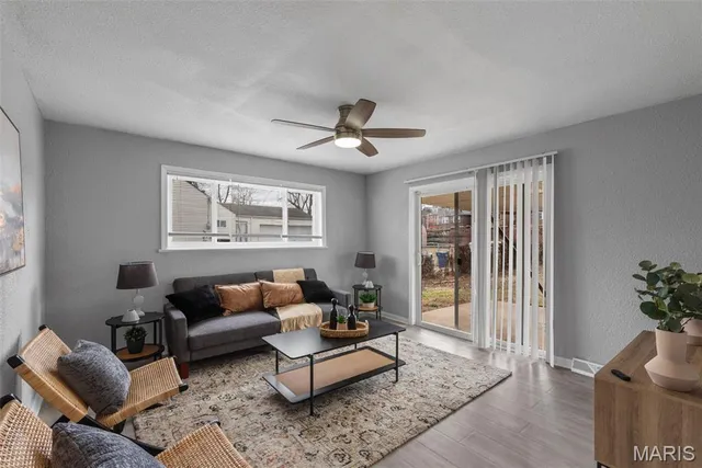 $324,900 | 6064 West Cabanne Place, St. Louis, MO 63112