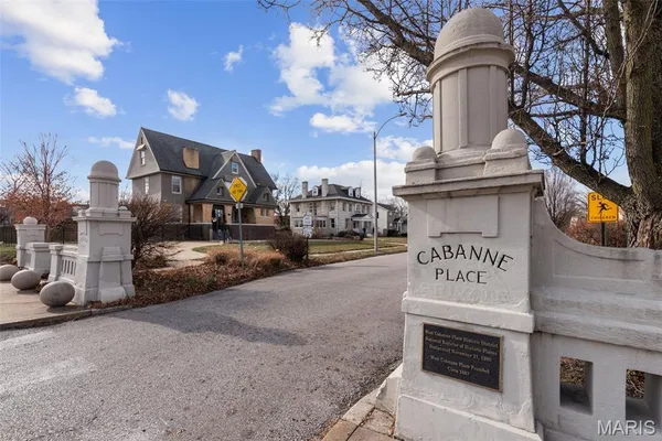$315,000 | 6064 West Cabanne Place, St. Louis, MO 63112