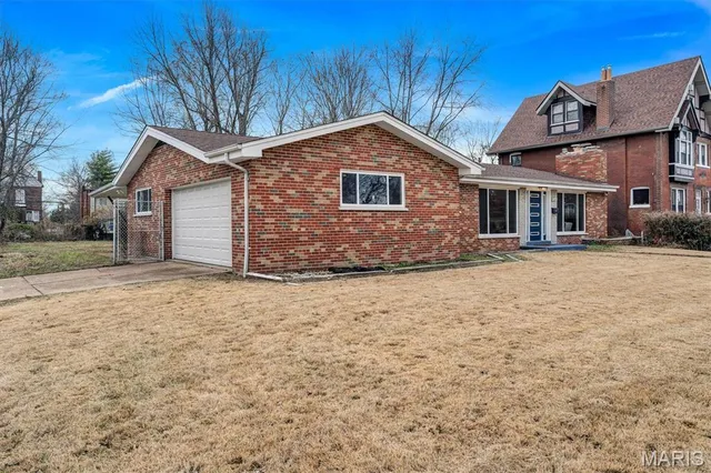 $324,900 | 6064 West Cabanne Place, St. Louis, MO 63112